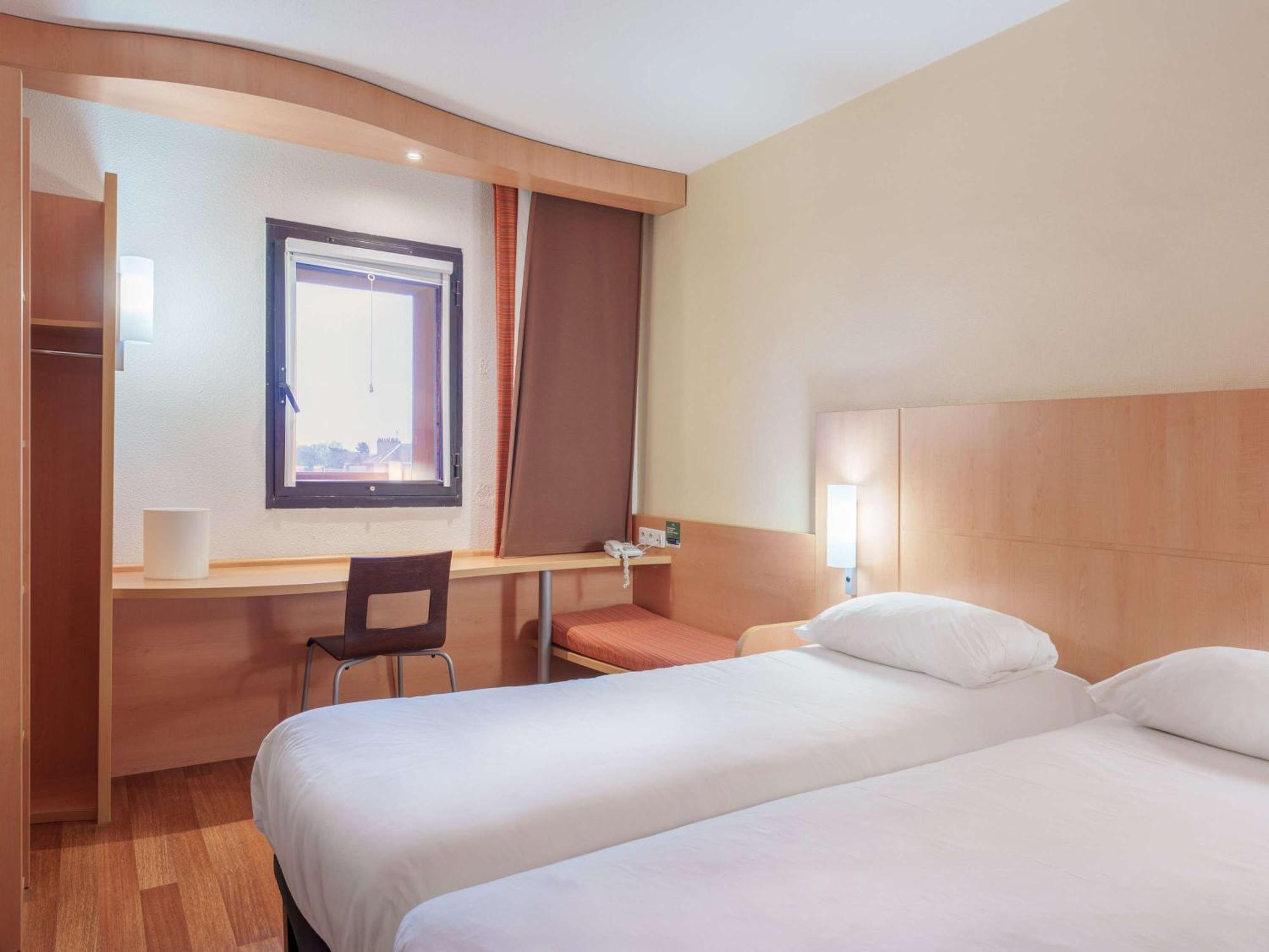 Ibis Saint Quentin Basilique Hotel Exterior photo